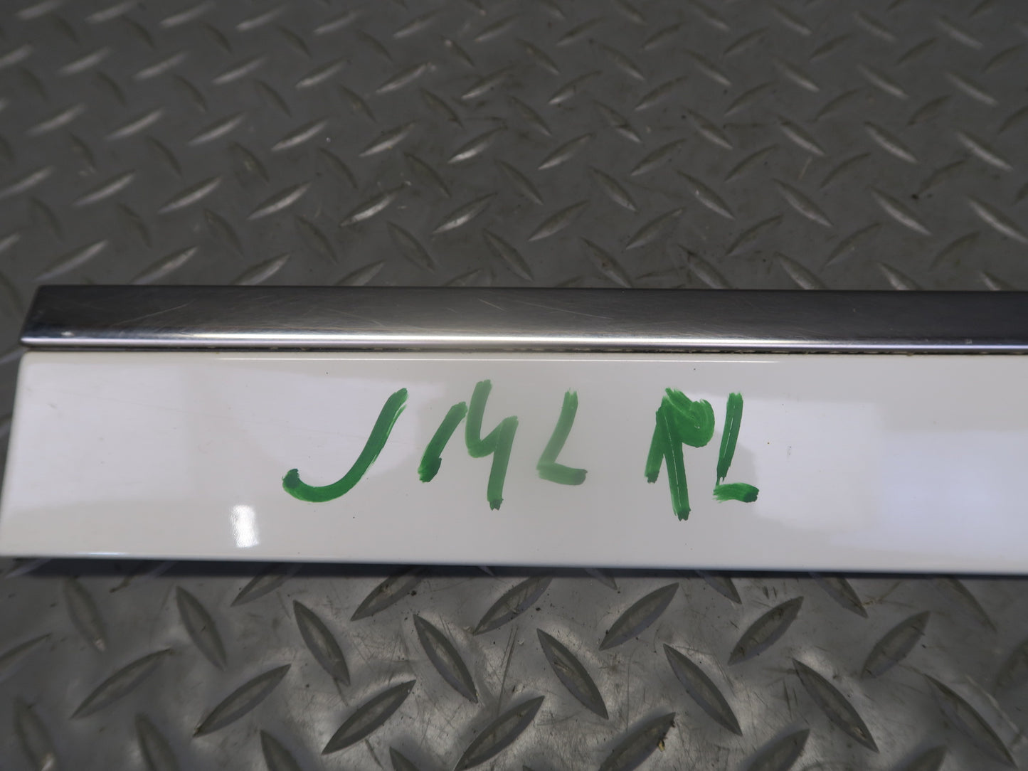 06-11 Mercedes W164 Ml-class Set of 2 Front Rear Left Door Exterior Molding OEM