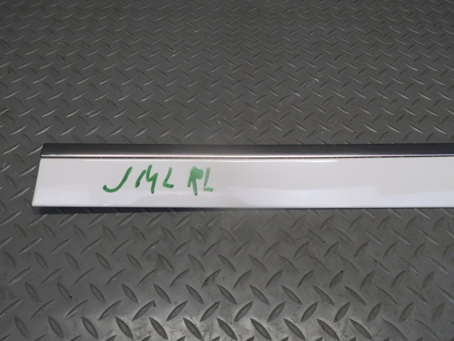 06-11 Mercedes W164 Ml-class Set of 2 Front Rear Left Door Exterior Molding OEM