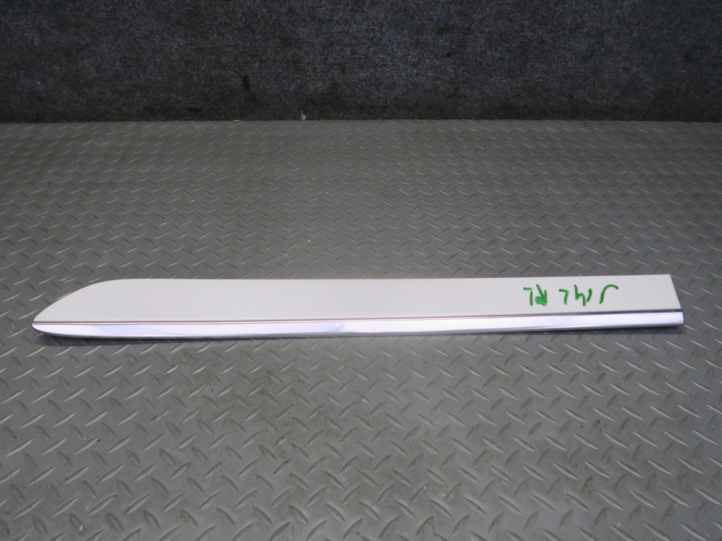 06-11 Mercedes W164 Ml-class Set of 2 Front Rear Left Door Exterior Molding OEM