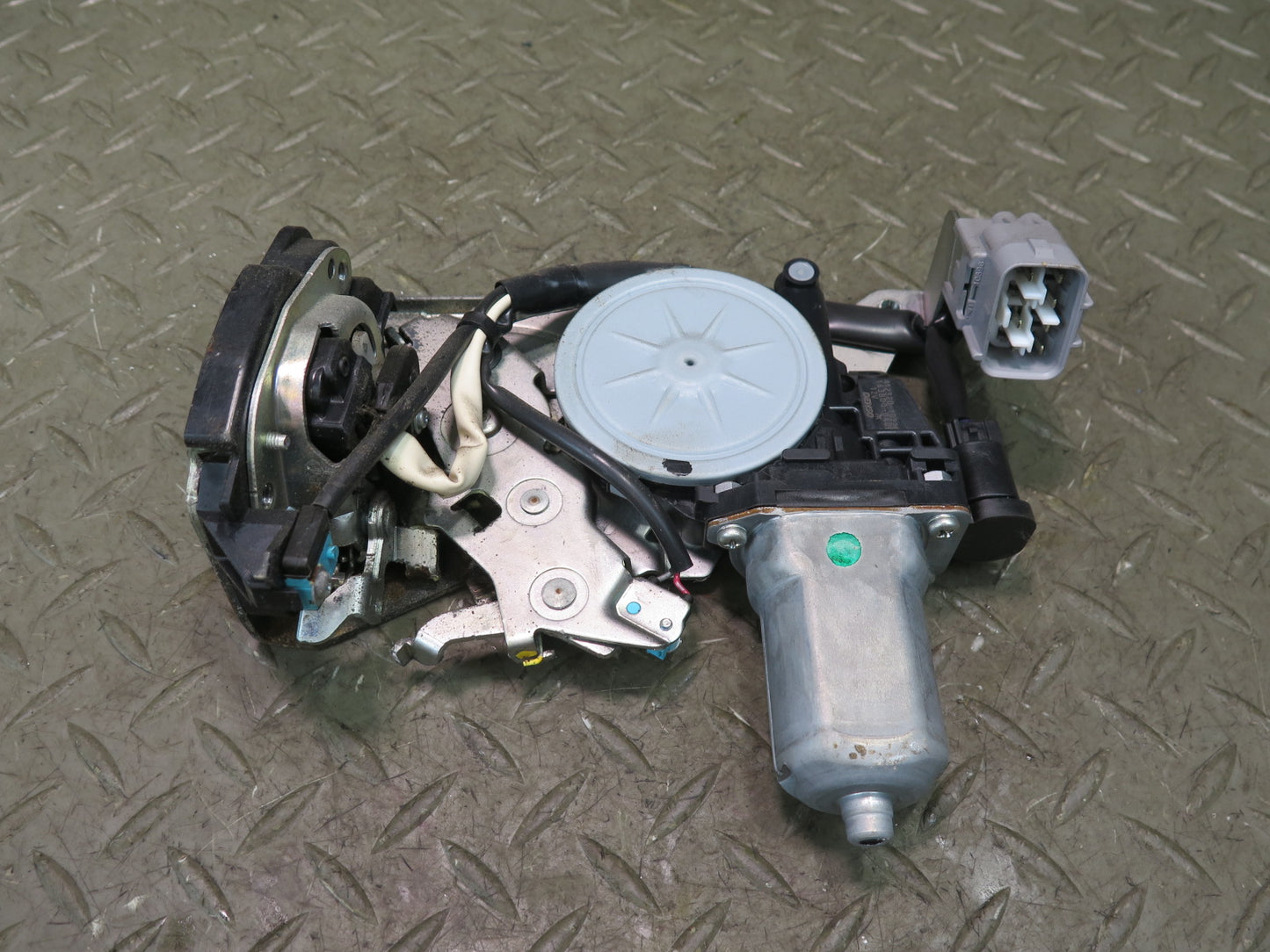 2008-2011 Lexus URJ201L LX570 Rear Left Side Trunk Tailgate Lock Latch Actuator