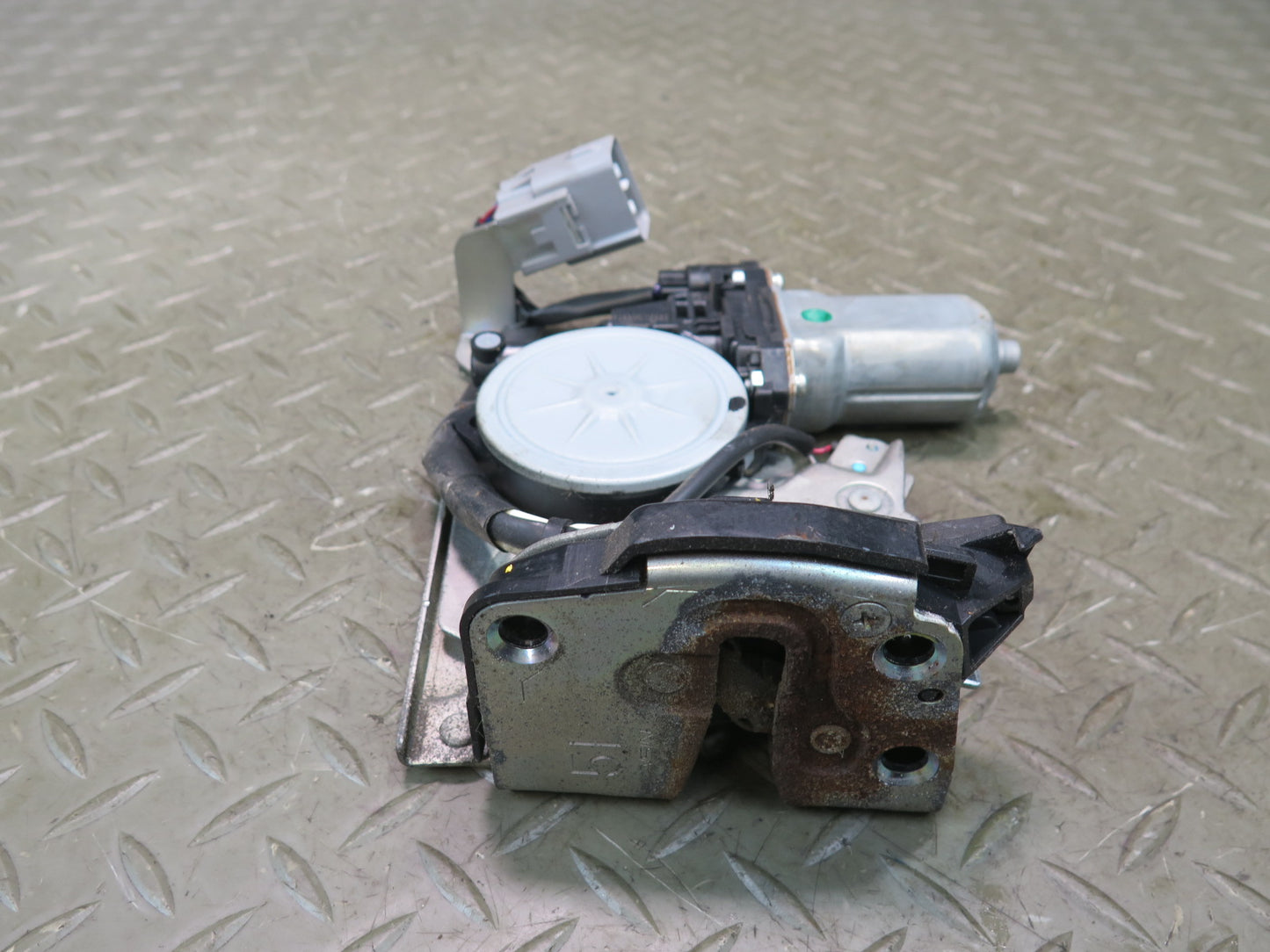 2008-2011 Lexus URJ201L LX570 Rear Left Side Trunk Tailgate Lock Latch Actuator
