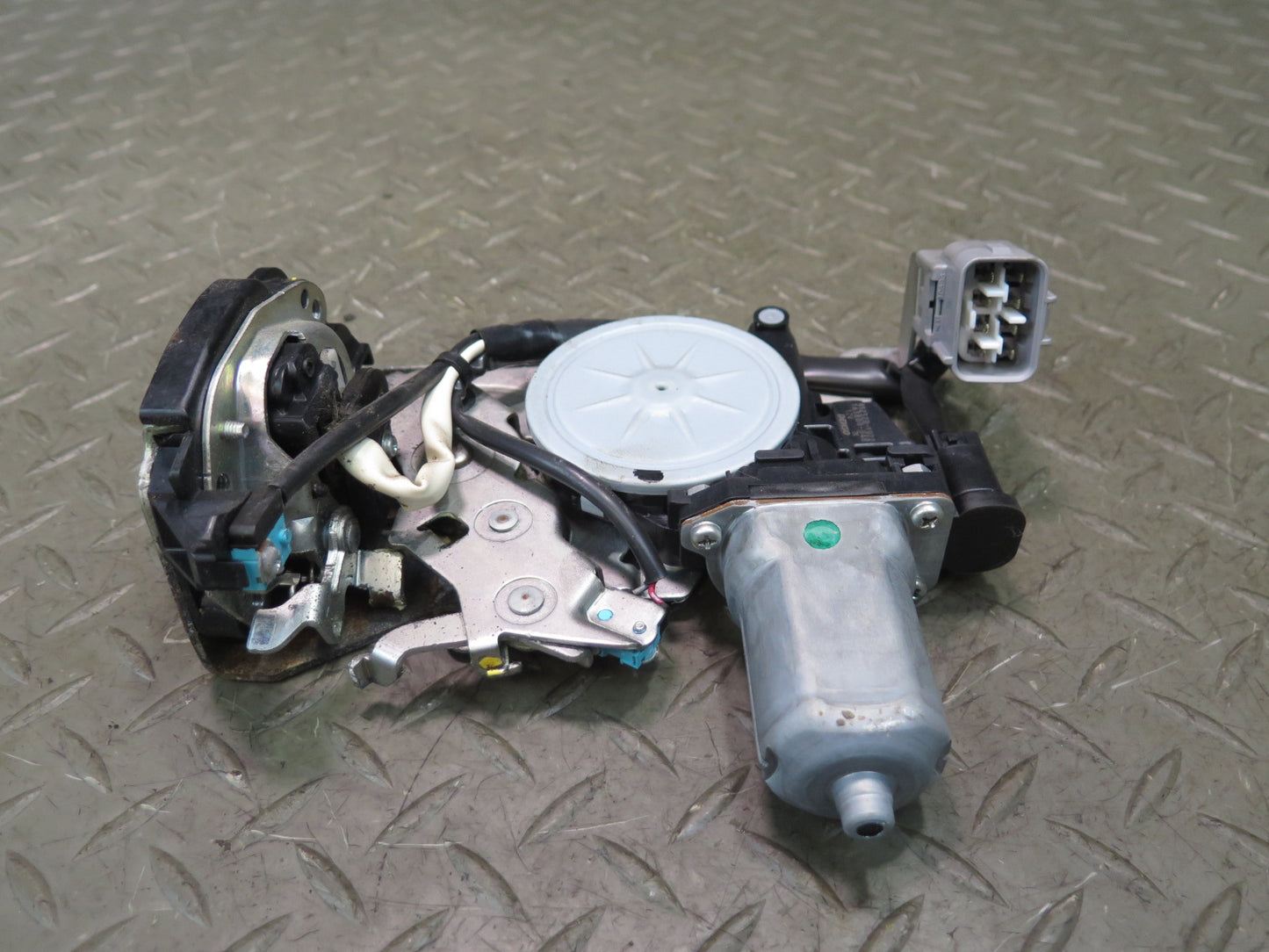 2008-2011 Lexus URJ201L LX570 Rear Left Side Trunk Tailgate Lock Latch Actuator