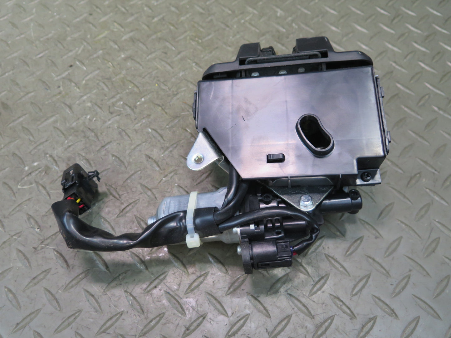 2008-2015 Lexus URJ201L LX570 Power Liftgate Tailgate Trunk Lock Latch Actuator