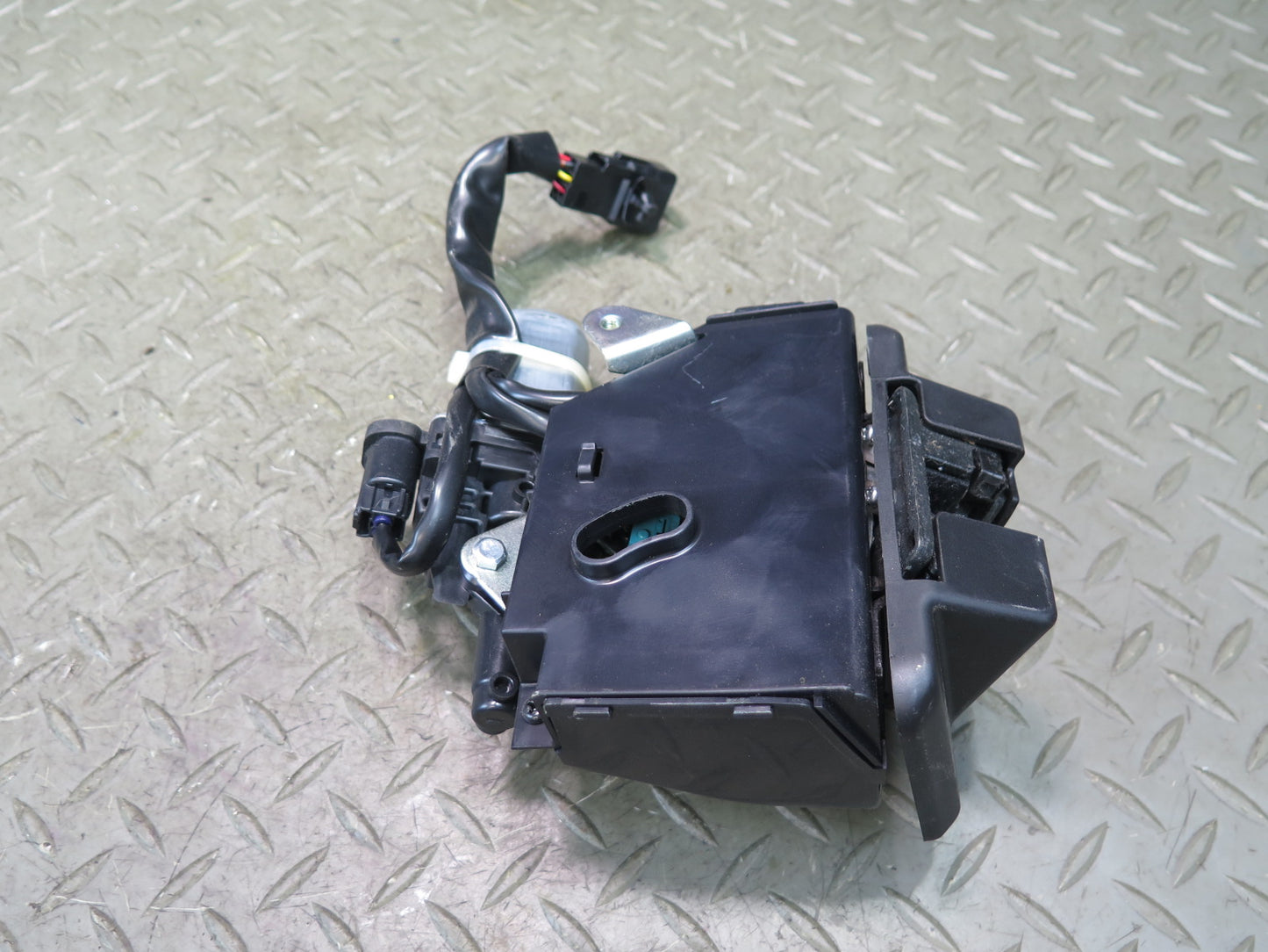 2008-2015 Lexus URJ201L LX570 Power Liftgate Tailgate Trunk Lock Latch Actuator