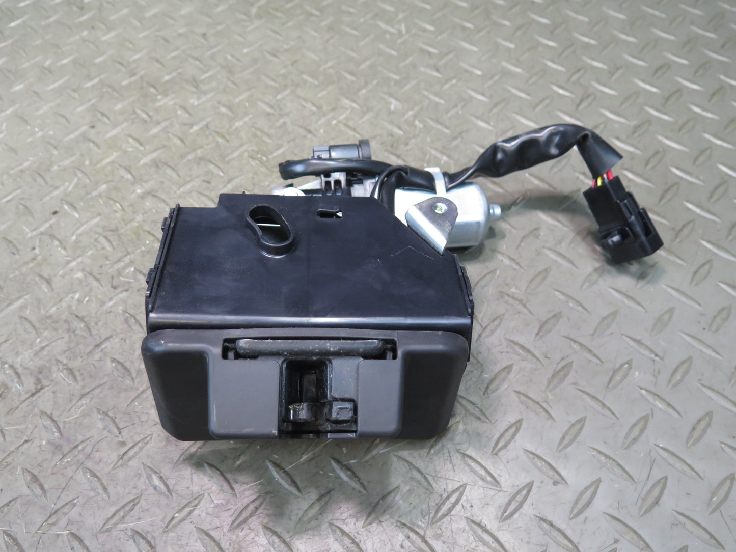 2008-2015 Lexus URJ201L LX570 Power Liftgate Tailgate Trunk Lock Latch Actuator
