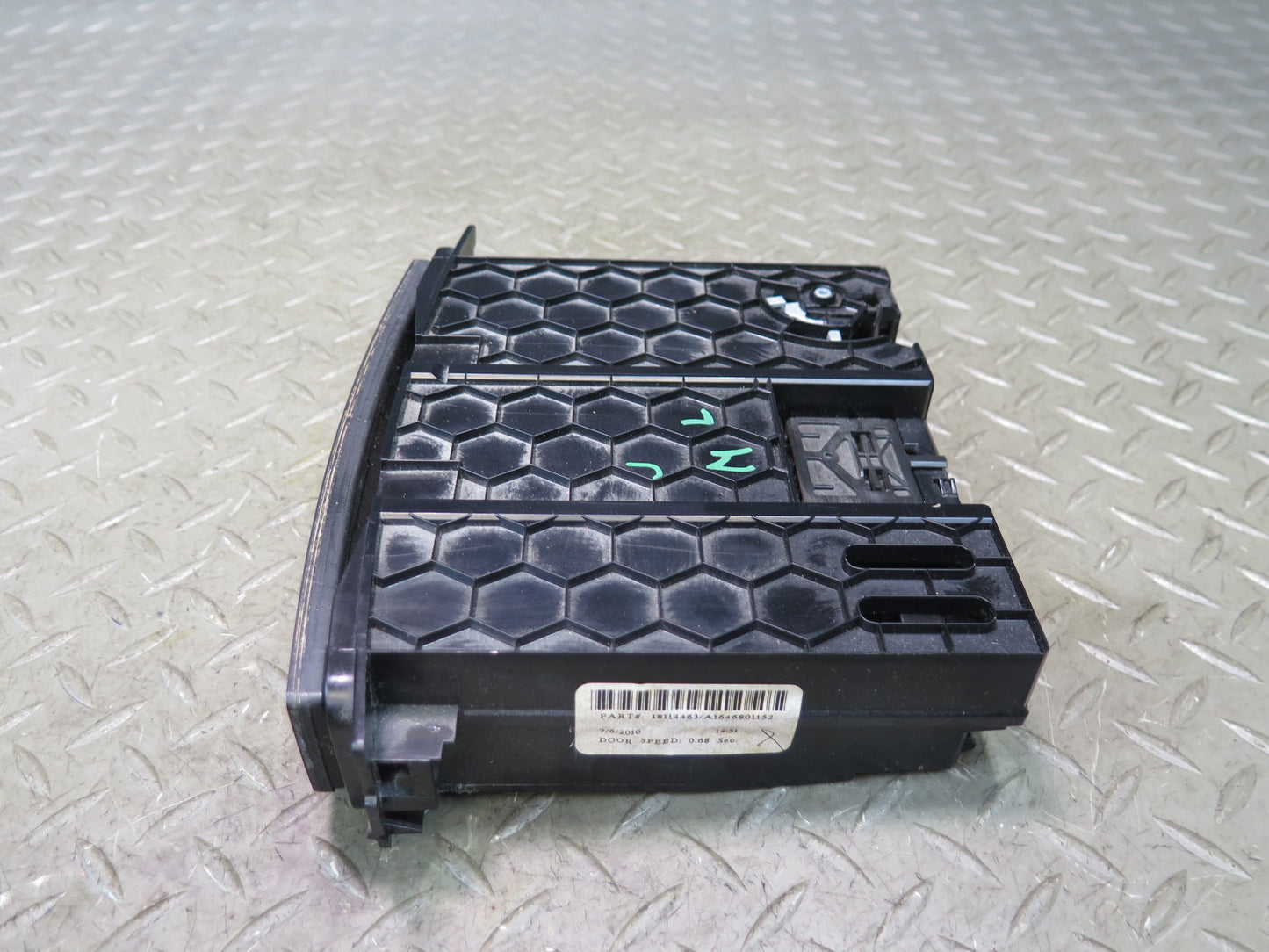 06-11 Mercedes W164 X164 ML GL Dash Front Compartment Storage 1646801152 OEM