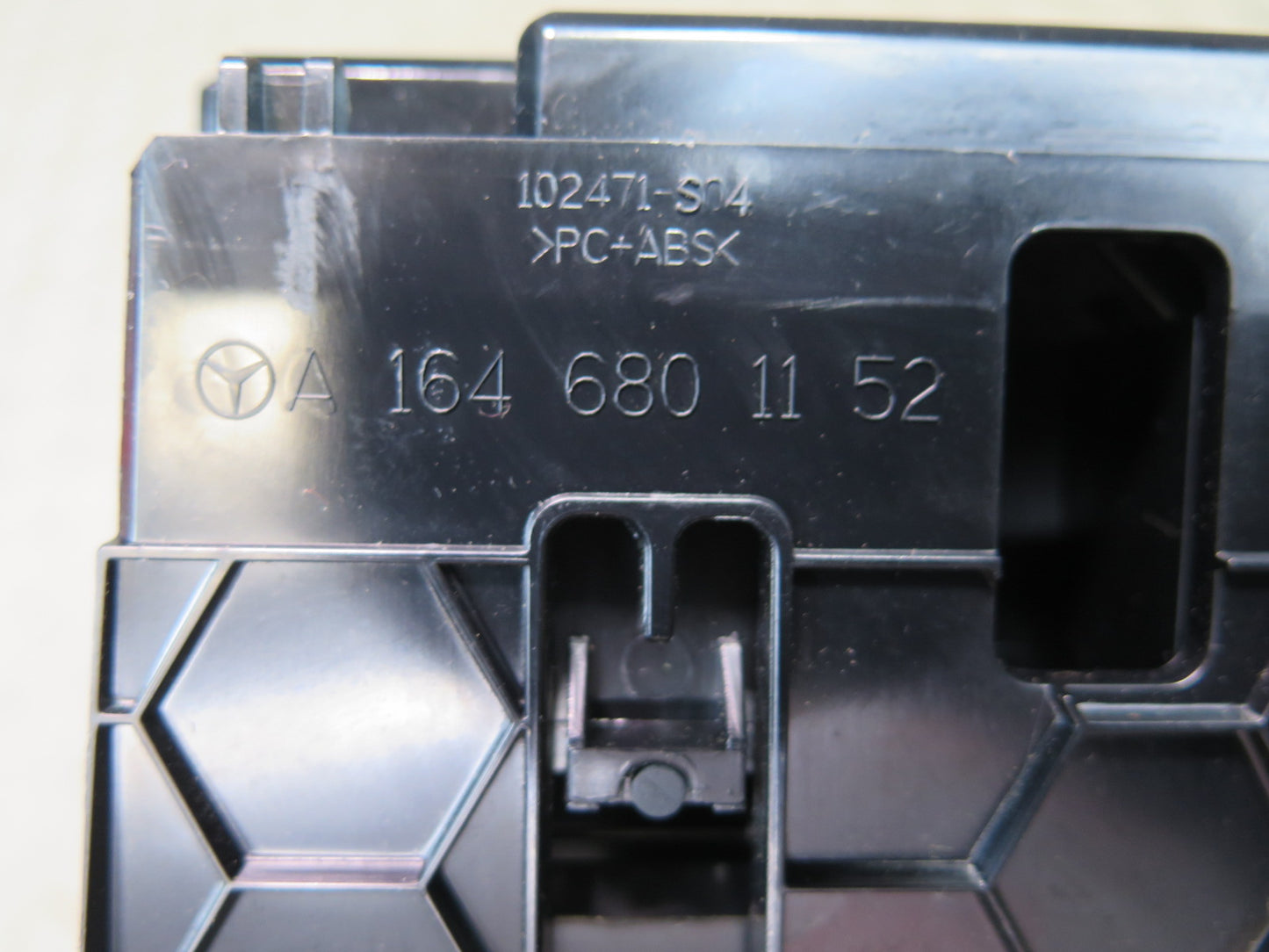 06-11 Mercedes W164 X164 ML GL Dash Front Compartment Storage 1646801152 OEM