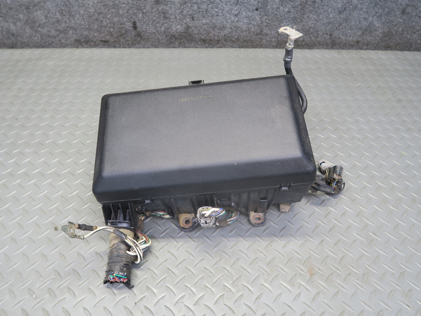2008-2010 Lexus URJ201L LX570 5.7L Engine Motor Fuse Junction Box