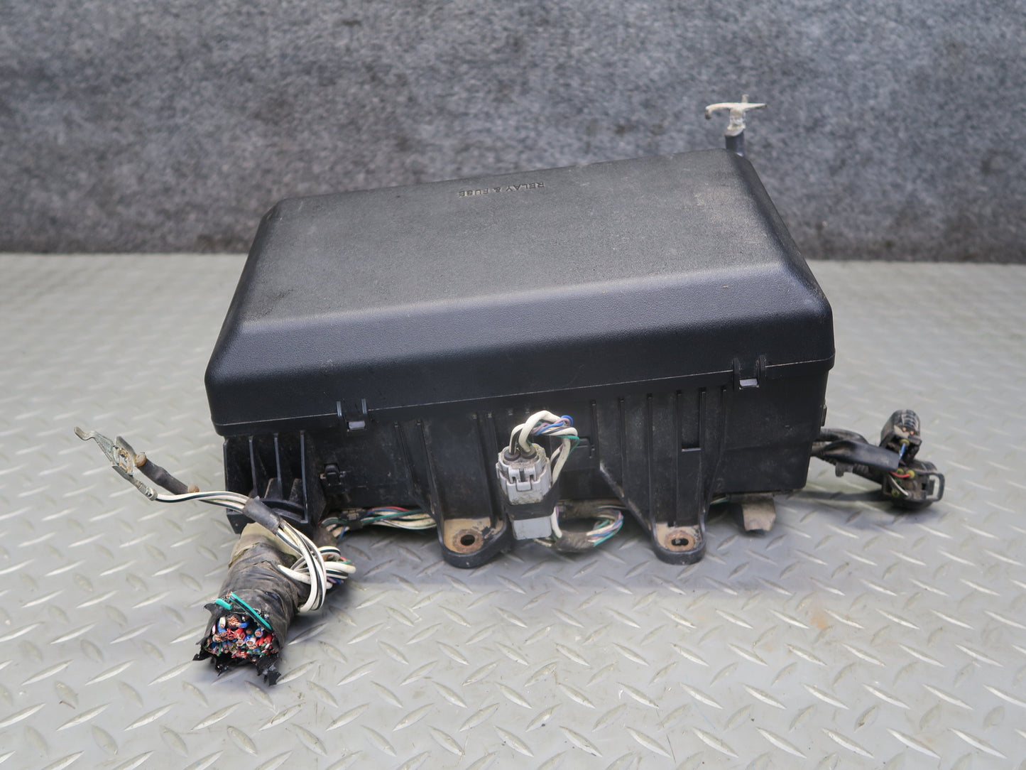 2008-2010 Lexus URJ201L LX570 5.7L Engine Motor Fuse Junction Box