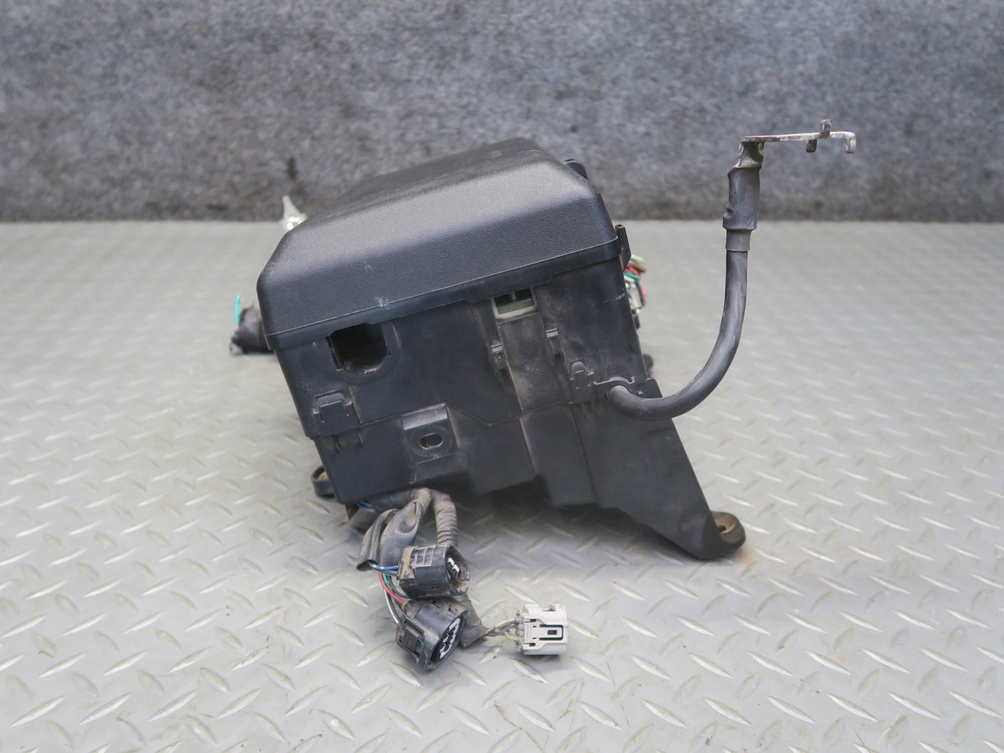 2008-2010 Lexus URJ201L LX570 5.7L Engine Motor Fuse Junction Box