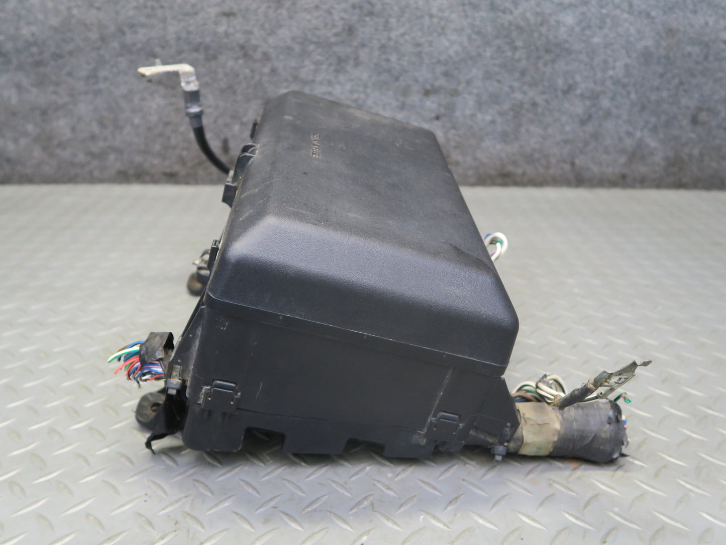 2008-2010 Lexus URJ201L LX570 5.7L Engine Motor Fuse Junction Box