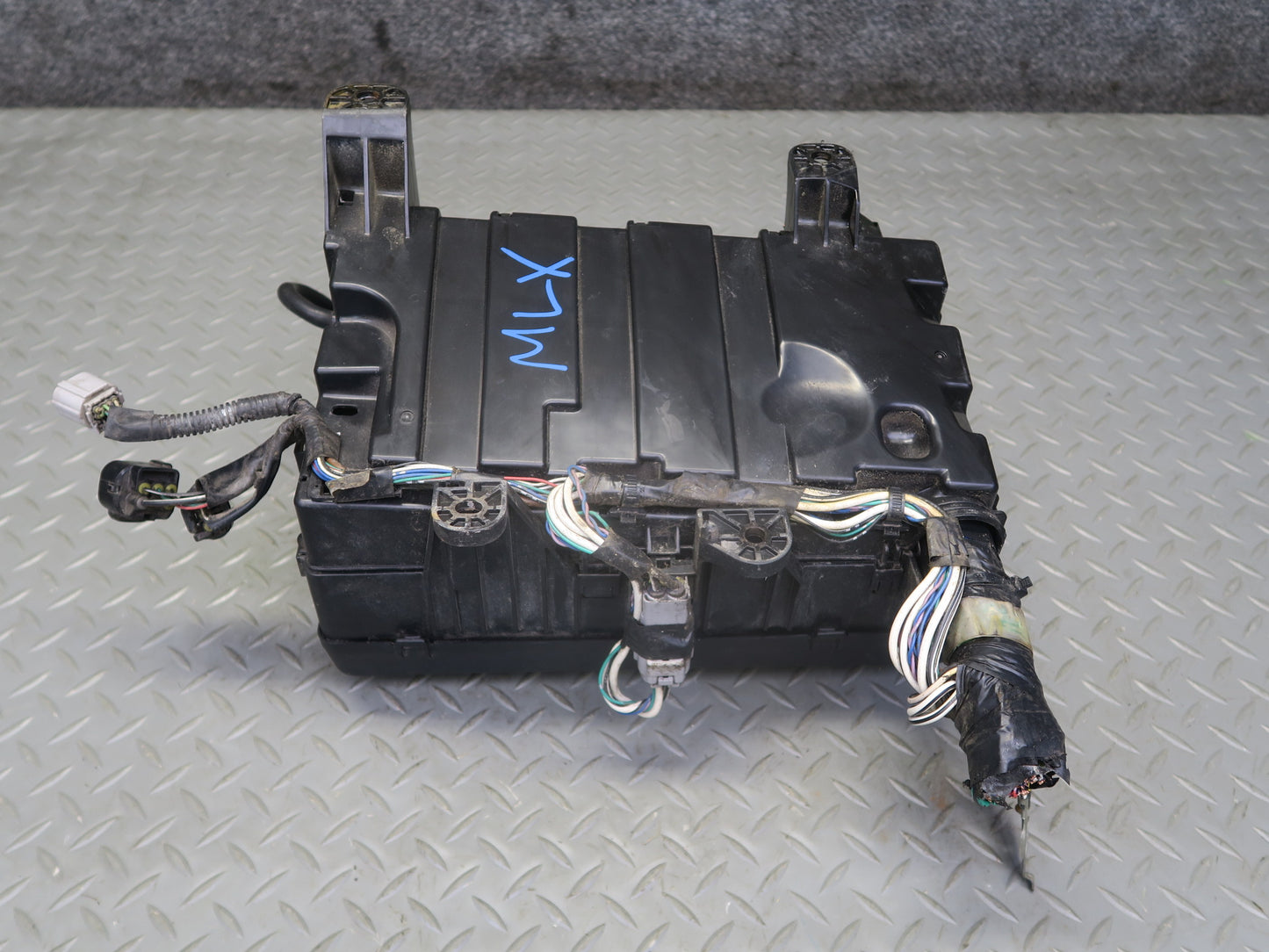 2008-2010 Lexus URJ201L LX570 5.7L Engine Motor Fuse Junction Box