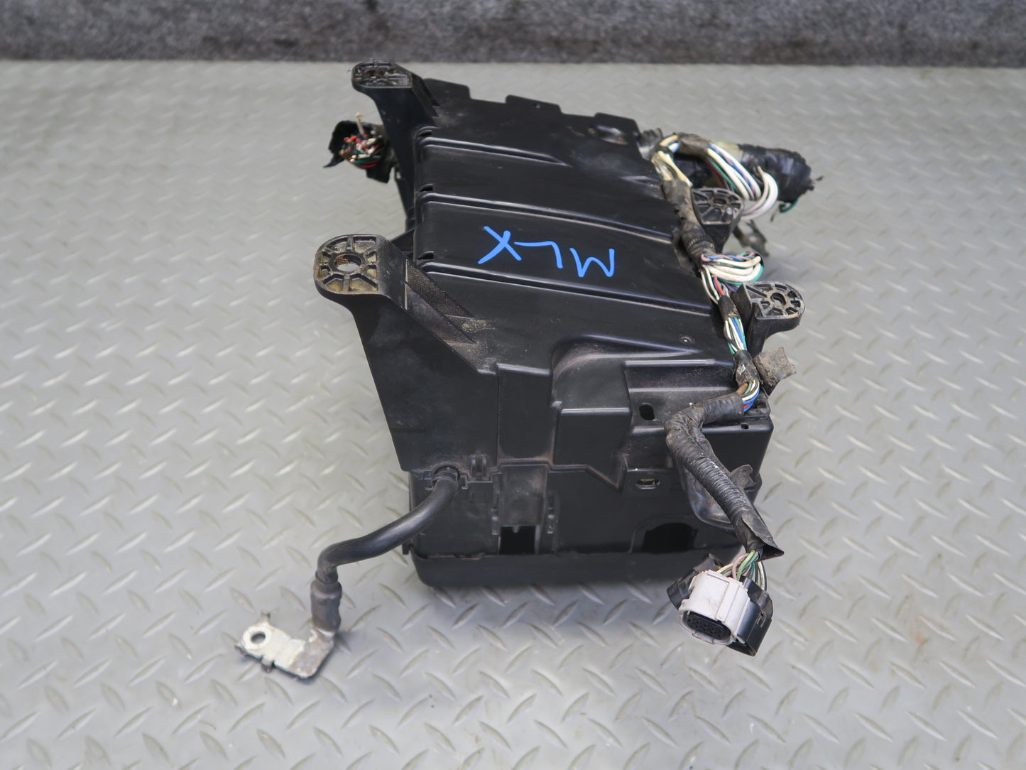 2008-2010 Lexus URJ201L LX570 5.7L Engine Motor Fuse Junction Box