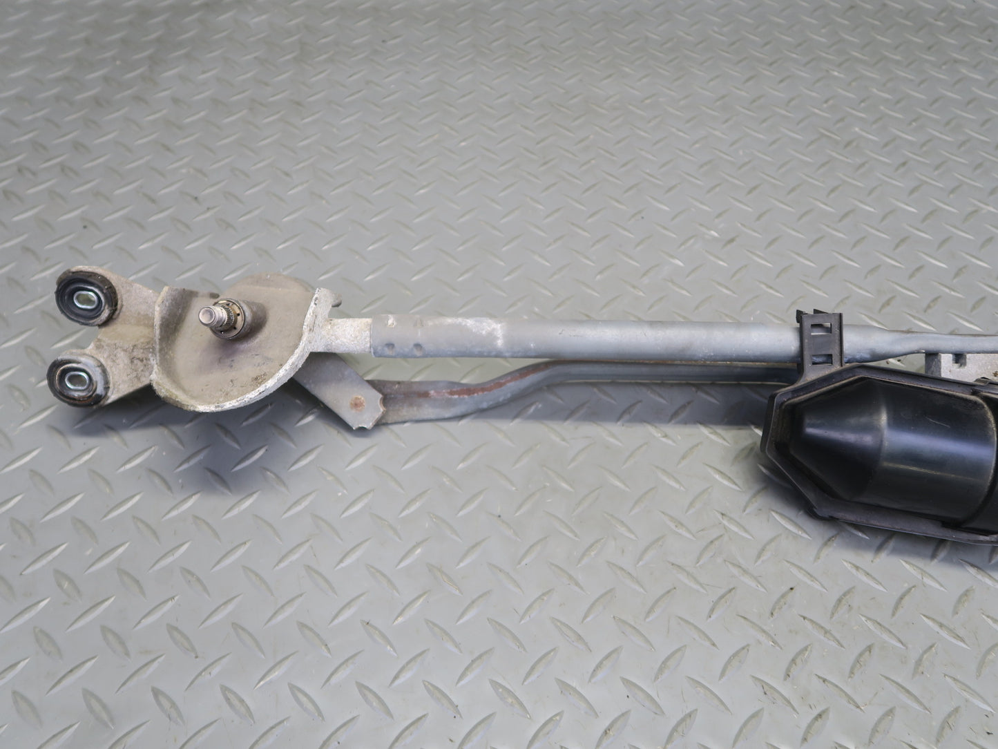 2008-2015 Lexus URJ201L LX570 Windshield Wiper Transmission Linkage W/ Motor