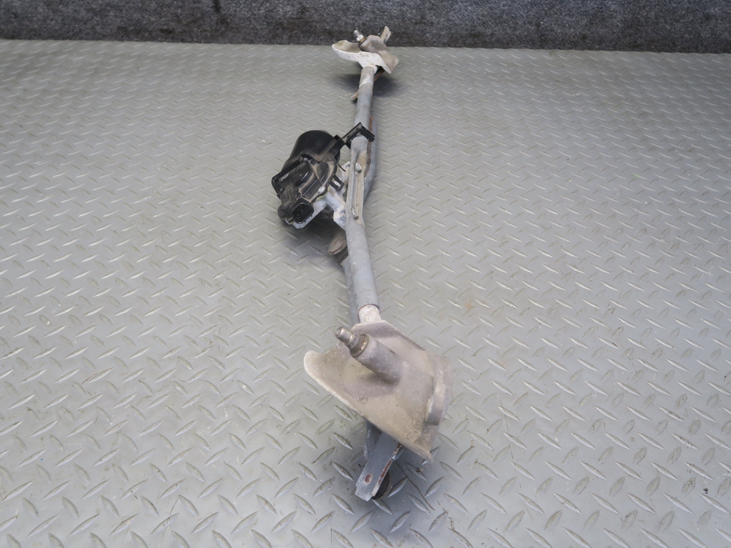 2008-2015 Lexus URJ201L LX570 Windshield Wiper Transmission Linkage W/ Motor