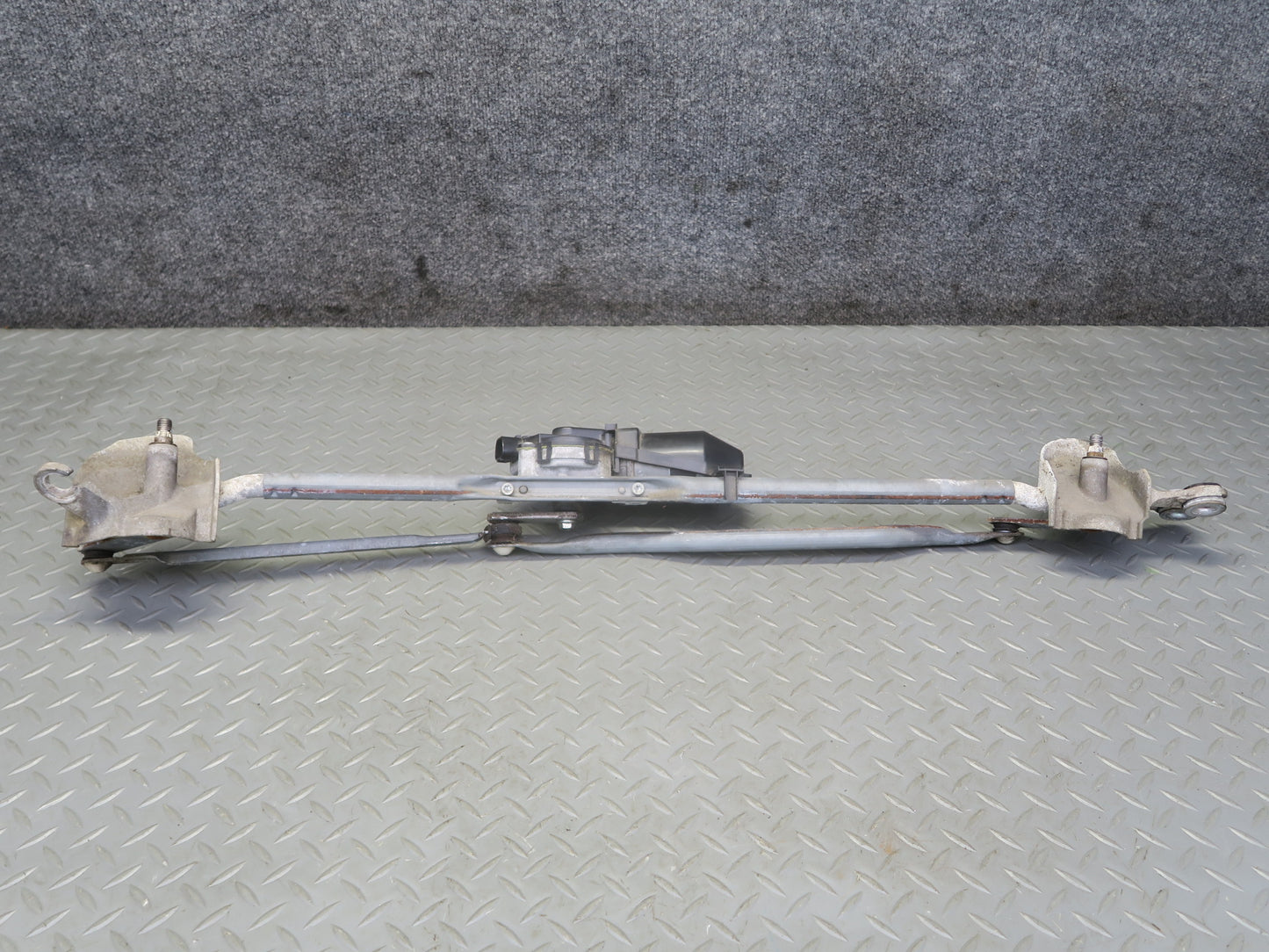 2008-2015 Lexus URJ201L LX570 Windshield Wiper Transmission Linkage W/ Motor