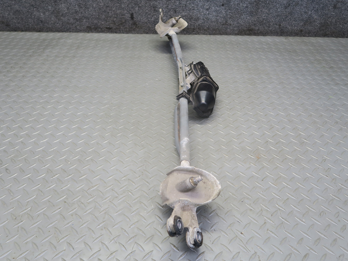 2008-2015 Lexus URJ201L LX570 Windshield Wiper Transmission Linkage W/ Motor