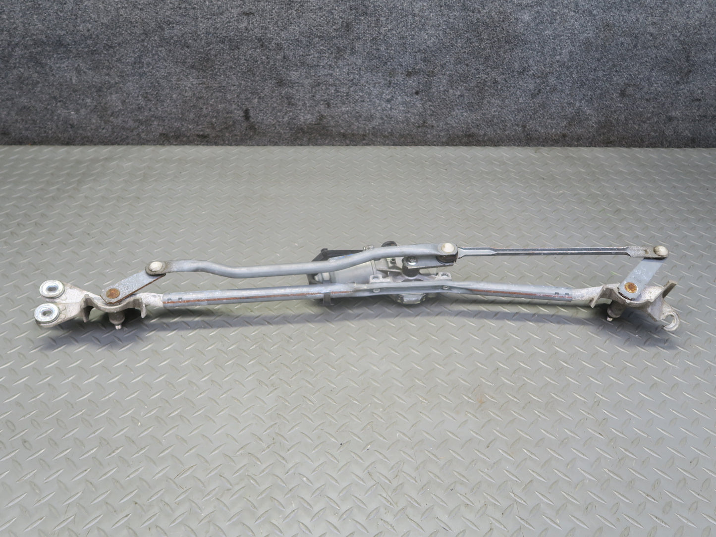 2008-2015 Lexus URJ201L LX570 Windshield Wiper Transmission Linkage W/ Motor