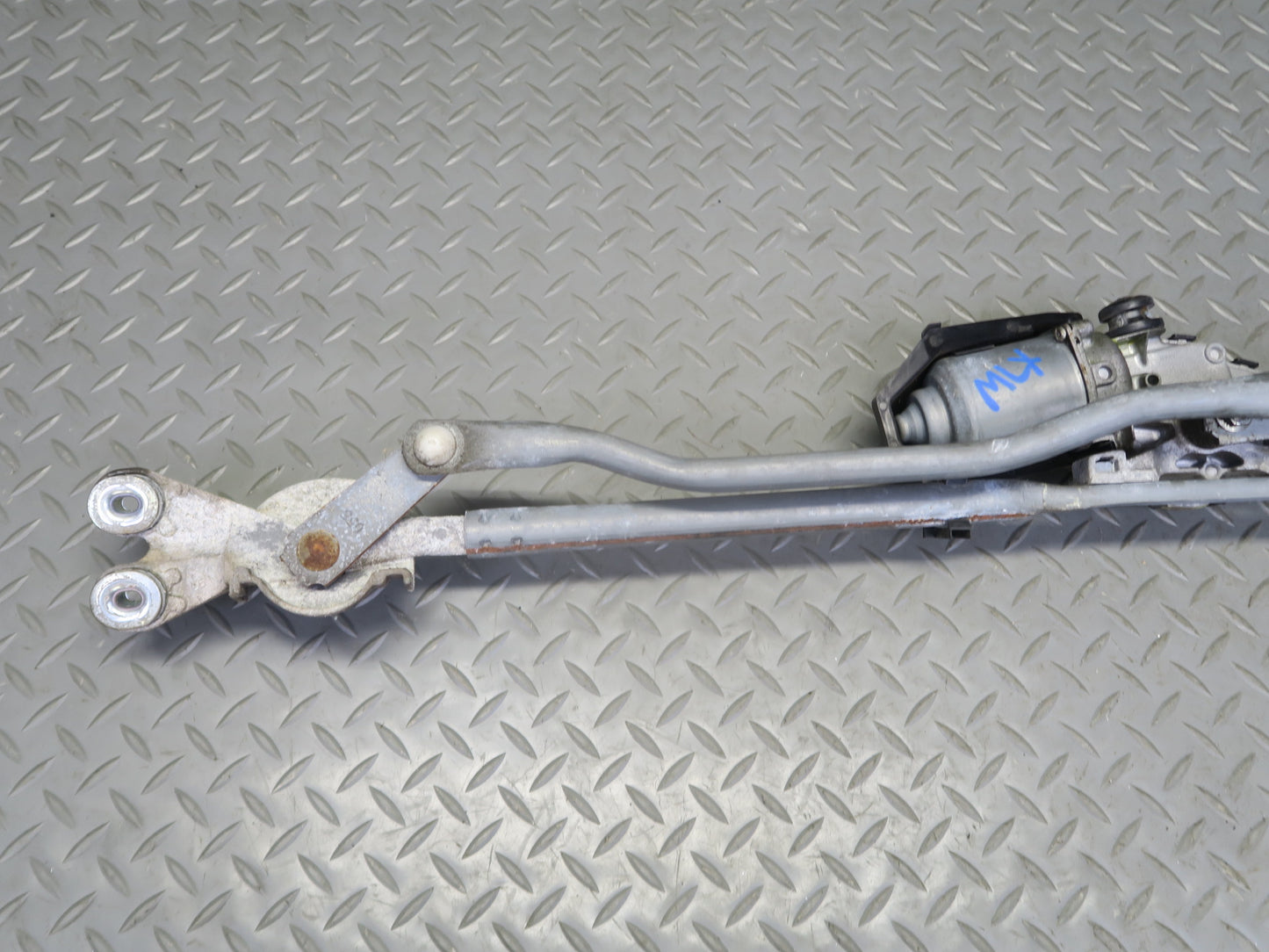 2008-2015 Lexus URJ201L LX570 Windshield Wiper Transmission Linkage W/ Motor