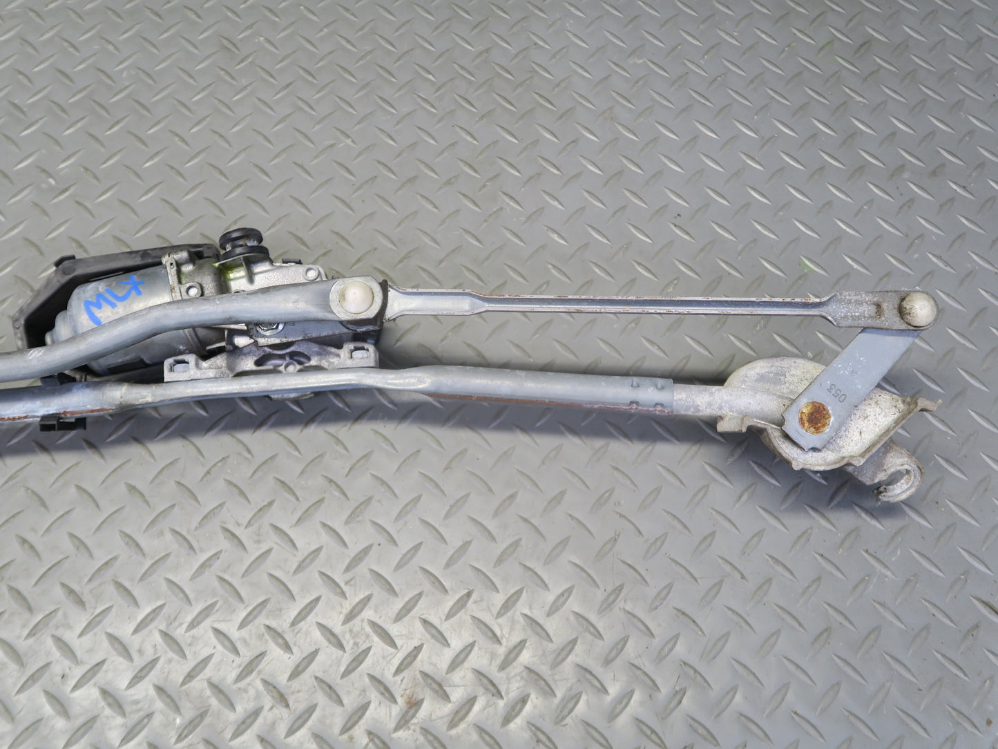 2008-2015 Lexus URJ201L LX570 Windshield Wiper Transmission Linkage W/ Motor