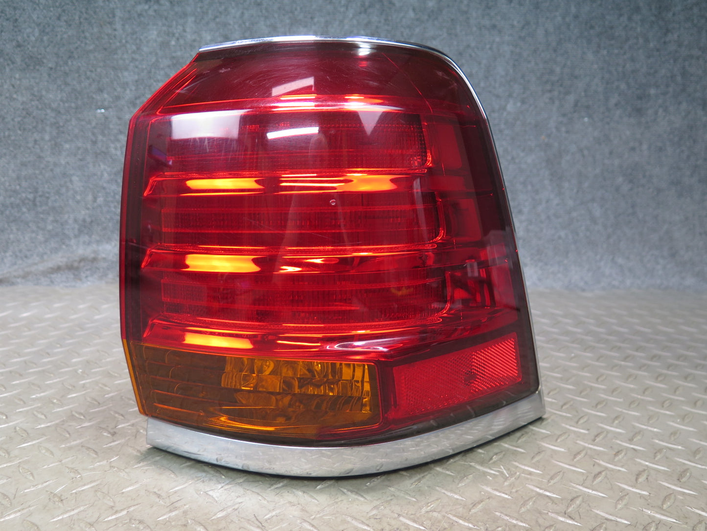 2008-2011 Lexus URJ201L LX570 Rear Right Pass Side Outer Tail Light Lamp