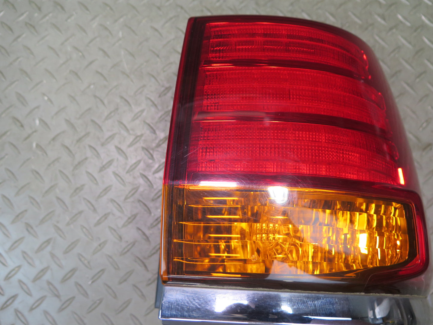 2008-2011 Lexus URJ201L LX570 Rear Right Pass Side Outer Tail Light Lamp