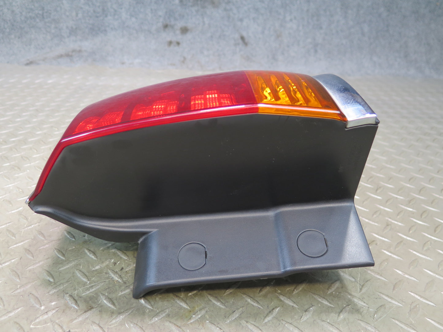 2008-2011 Lexus URJ201L LX570 Rear Right Pass Side Outer Tail Light Lamp