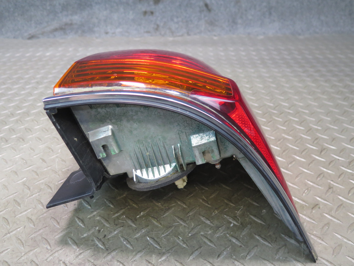 2008-2011 Lexus URJ201L LX570 Rear Right Pass Side Outer Tail Light Lamp