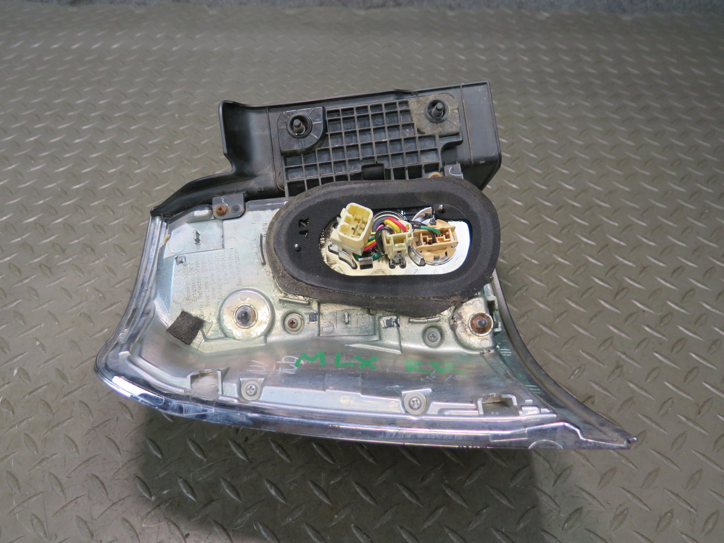 2008-2011 Lexus URJ201L LX570 Rear Right Pass Side Outer Tail Light Lamp