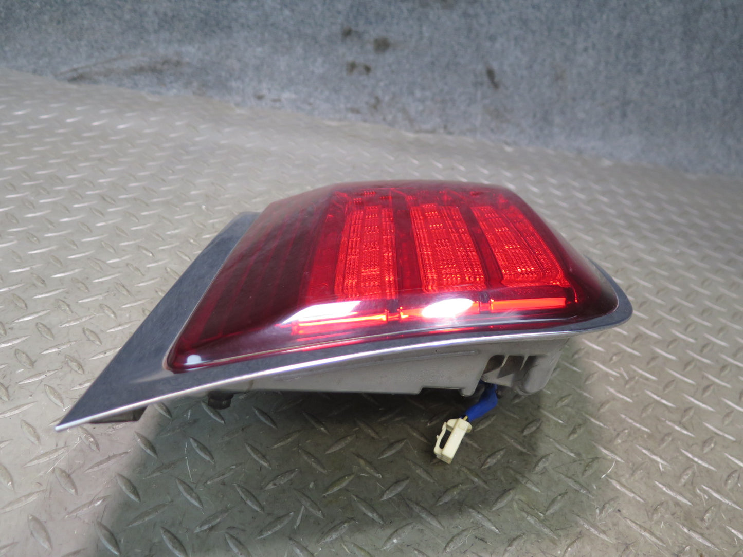 2008-2011 Lexus URJ201L LX570 Rear Left Driver Side Inner Tail Light Lamp