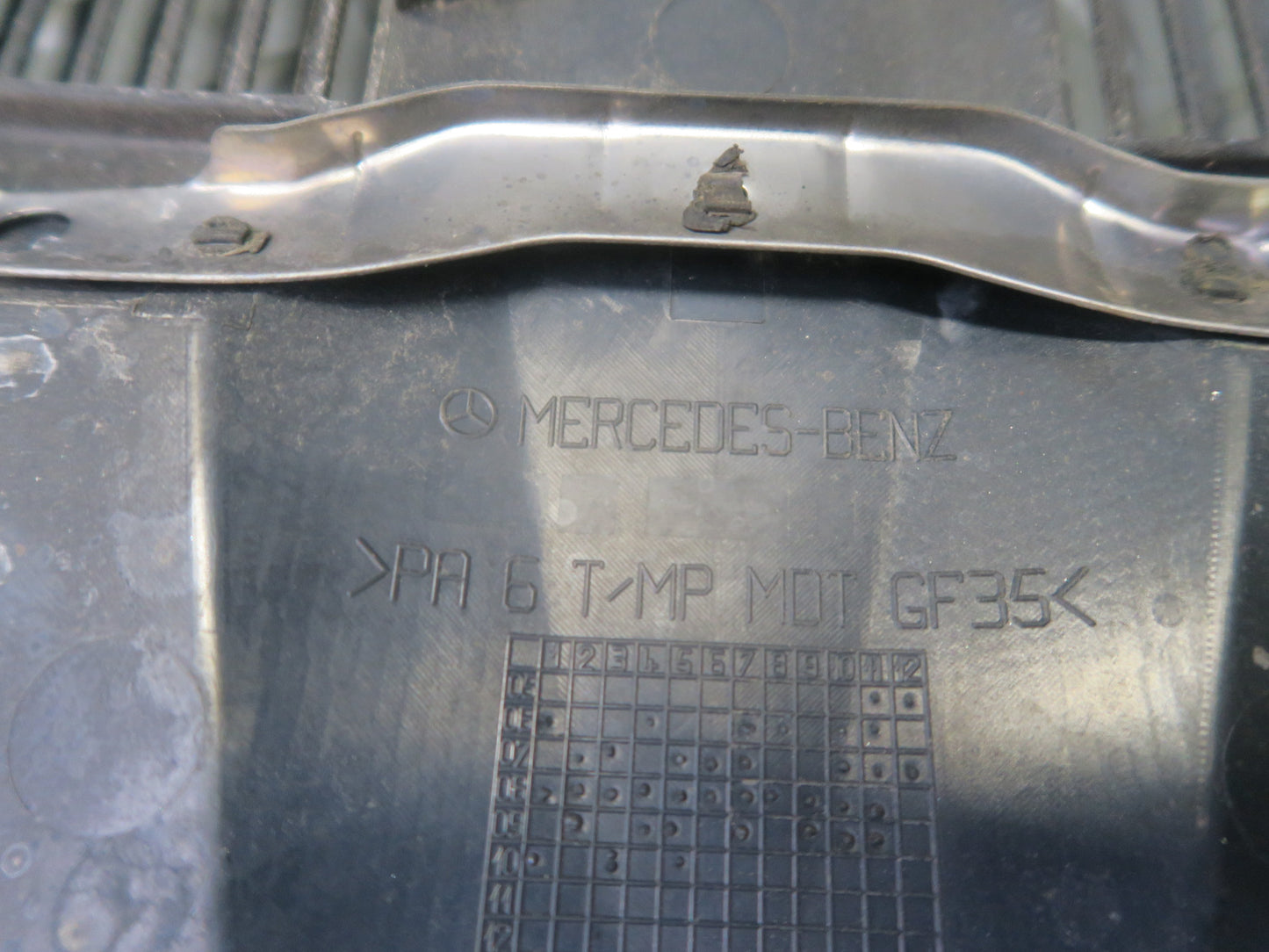 10-11 Mercedes W164 ML350 3.0L Diesel Front Engine Motor Cover Trim Panel OEM