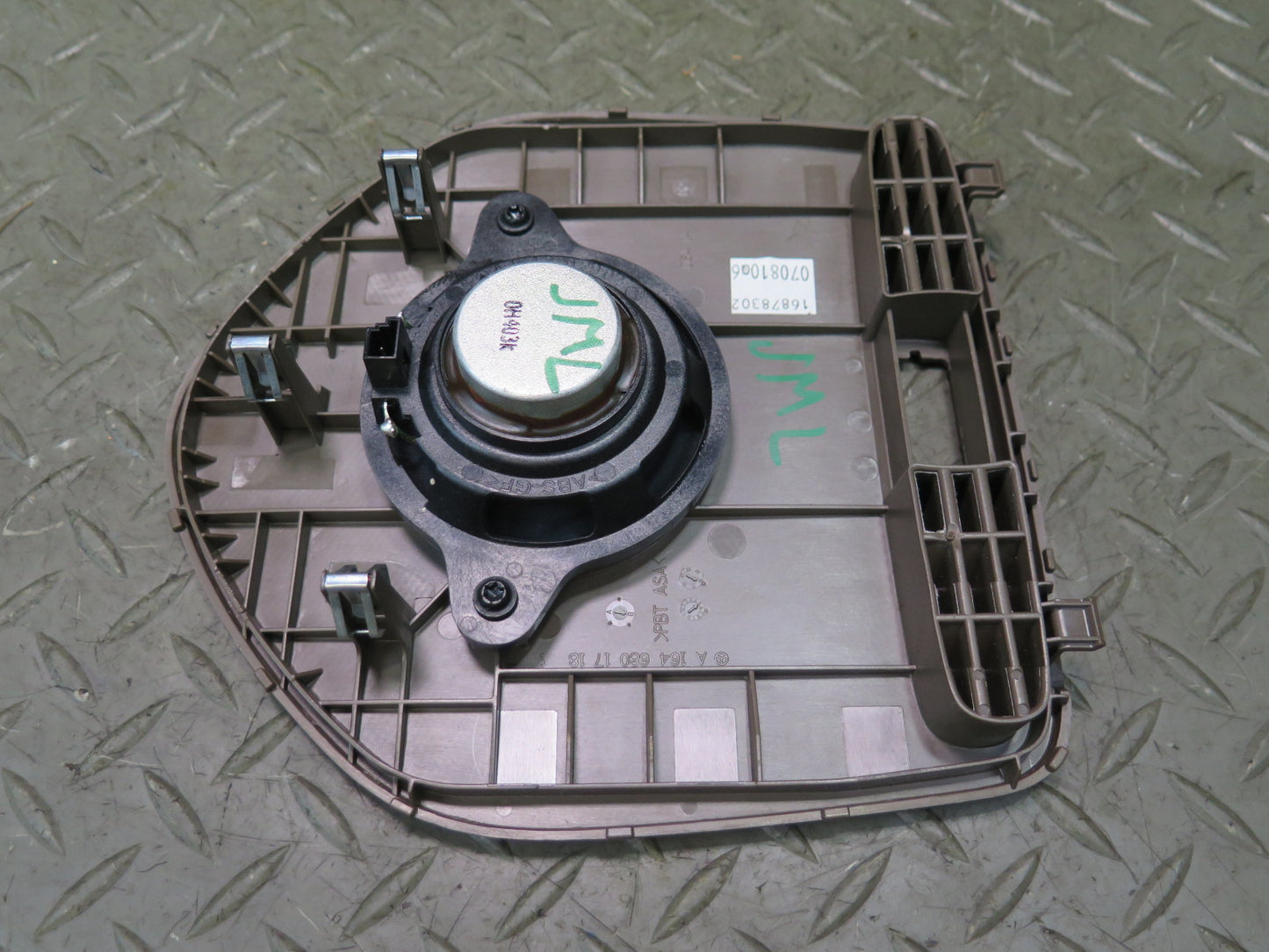 06-11 Mercedes W164 ML350 Dash Center Speaker w Trim Cover 1646801718 OEM