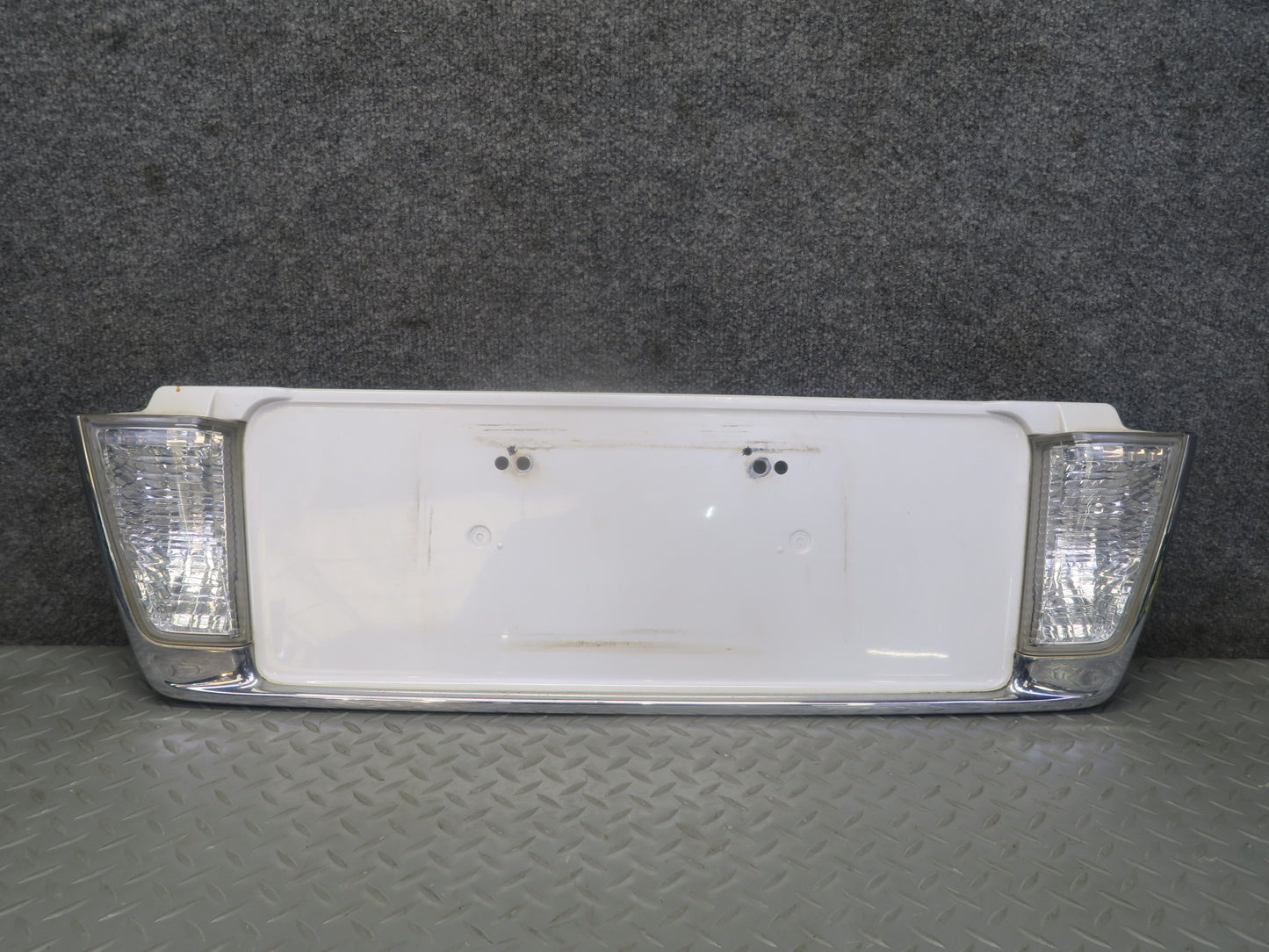 2008-2015 Lexus URJ201L LX570 Rear Trunk Tailgate License Plate Trim Molding