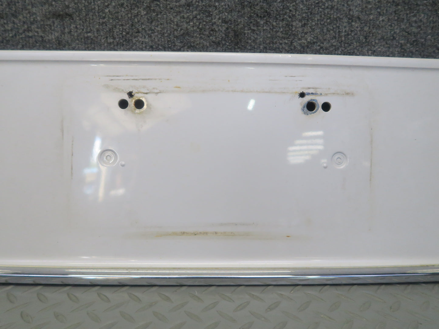 2008-2015 Lexus URJ201L LX570 Rear Trunk Tailgate License Plate Trim Molding