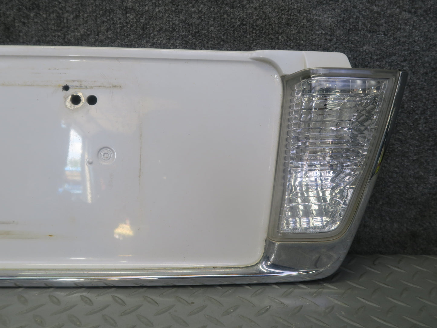 2008-2015 Lexus URJ201L LX570 Rear Trunk Tailgate License Plate Trim Molding