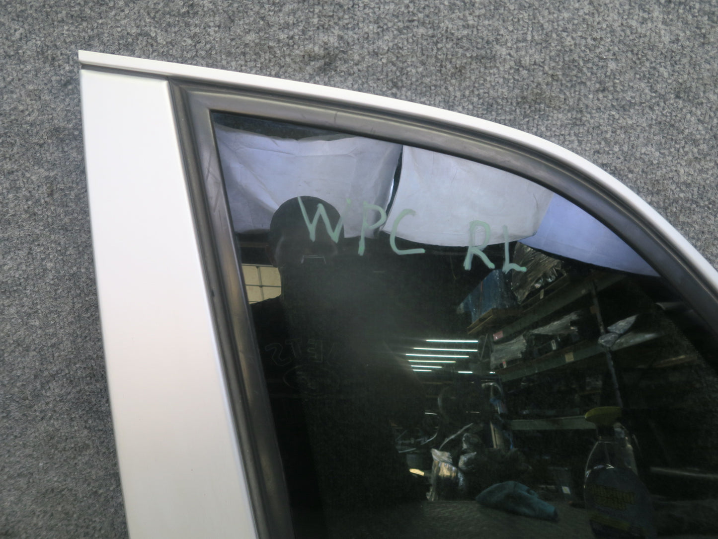 2003-2006 Porsche Cayenne 955 Rear Left Quarter Glass Window 7L5845297AC