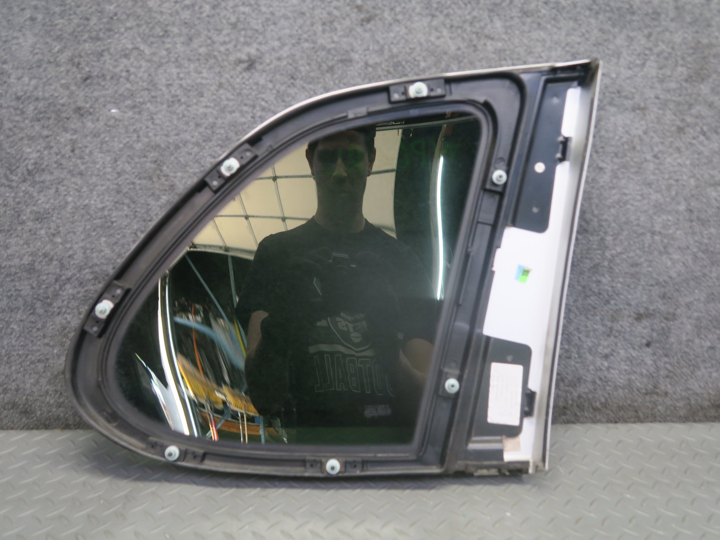 2003-2006 Porsche Cayenne 955 Rear Left Quarter Glass Window 7L5845297AC