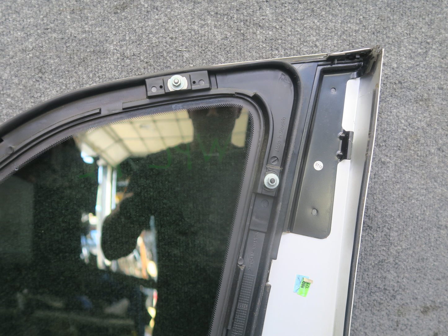 2003-2006 Porsche Cayenne 955 Rear Left Quarter Glass Window 7L5845297AC