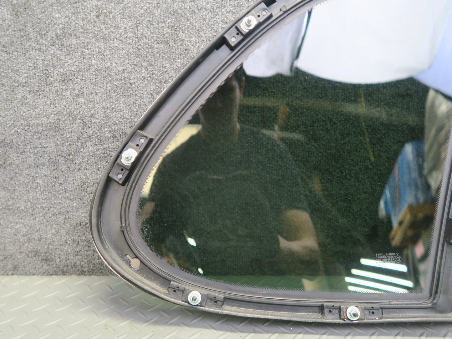 2003-2006 Porsche Cayenne 955 Rear Left Quarter Glass Window 7L5845297AC