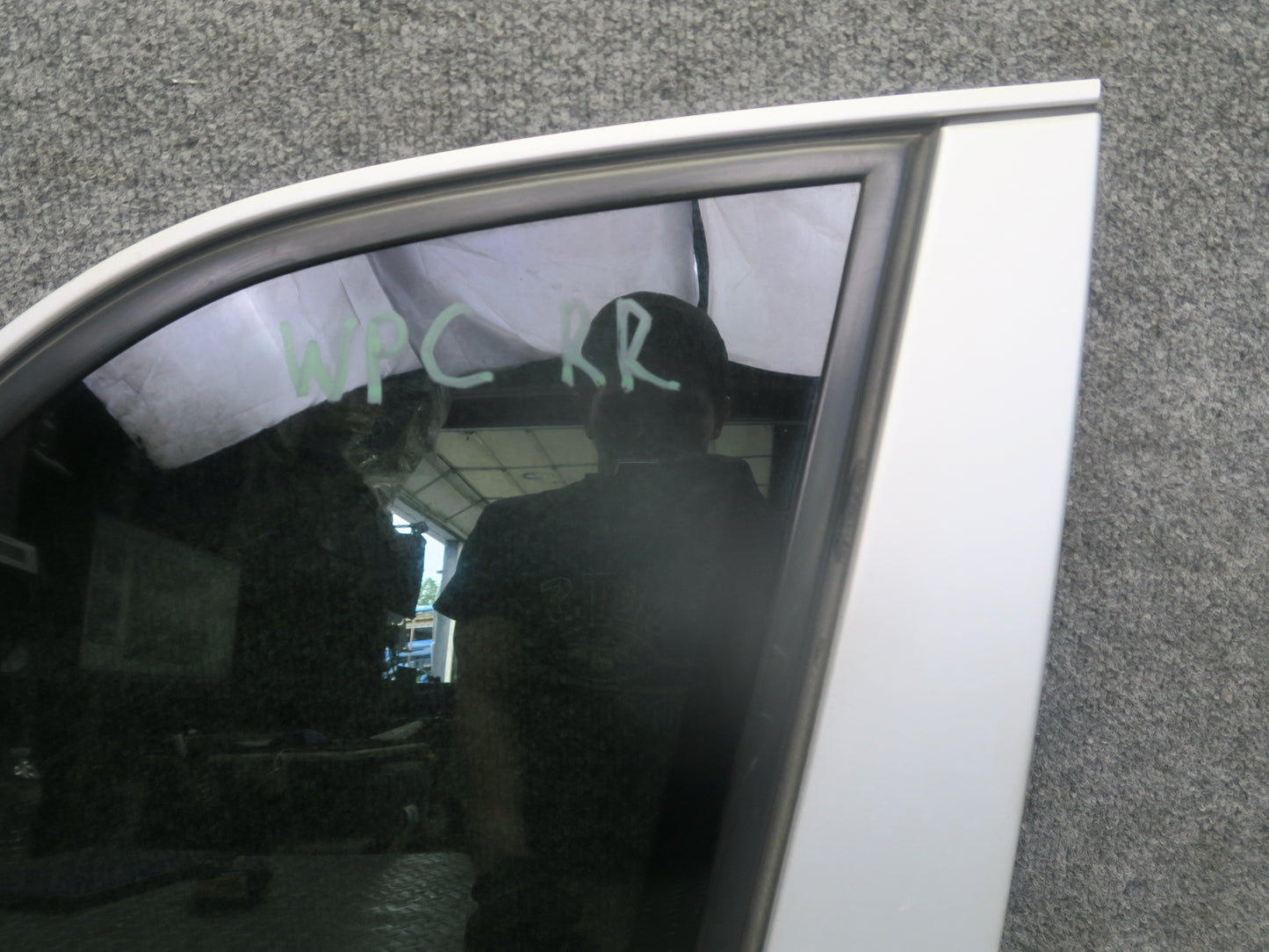 2003-2006 Porsche Cayenne 955 Rear Right Quarter Glass Window