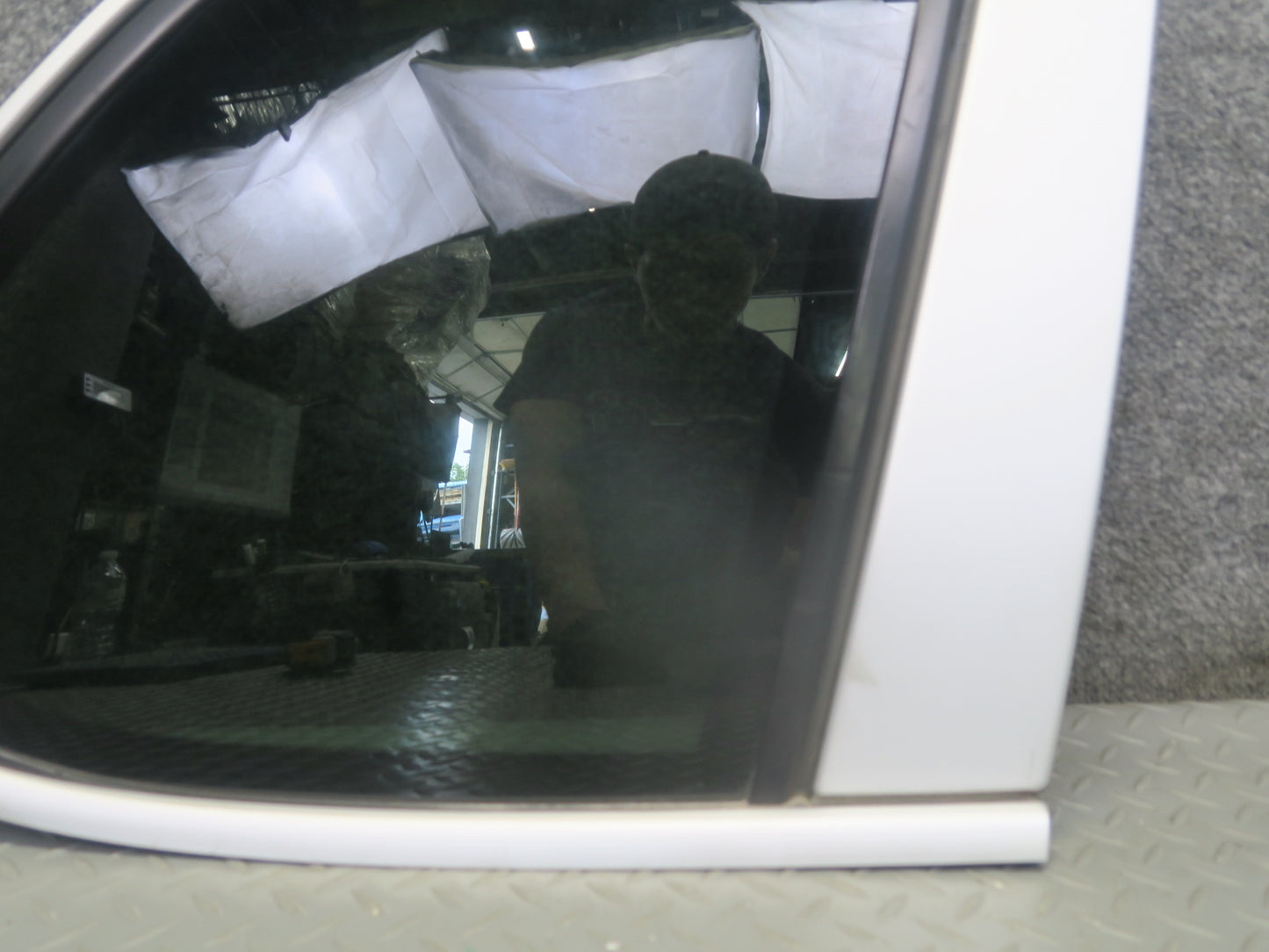 2003-2006 Porsche Cayenne 955 Rear Right Quarter Glass Window