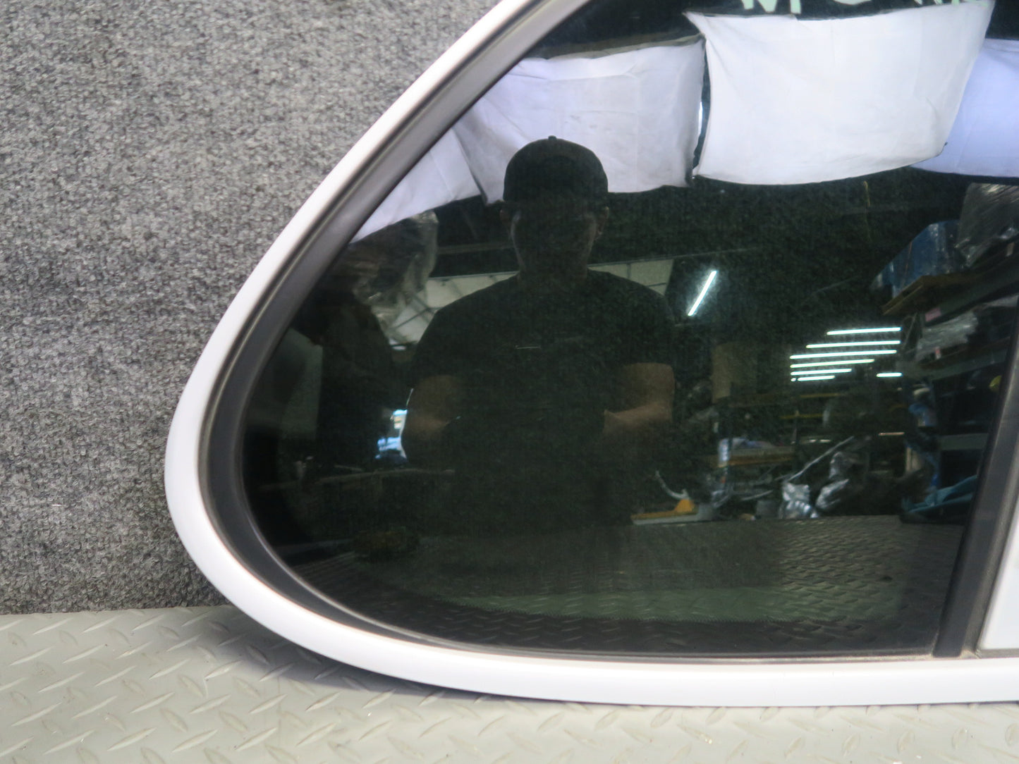 2003-2006 Porsche Cayenne 955 Rear Right Quarter Glass Window
