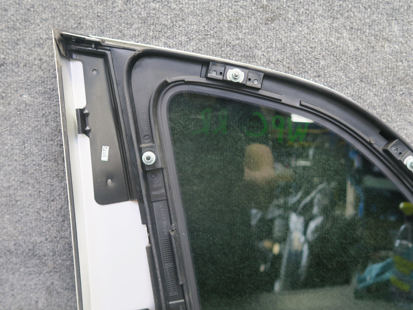 2003-2006 Porsche Cayenne 955 Rear Right Quarter Glass Window