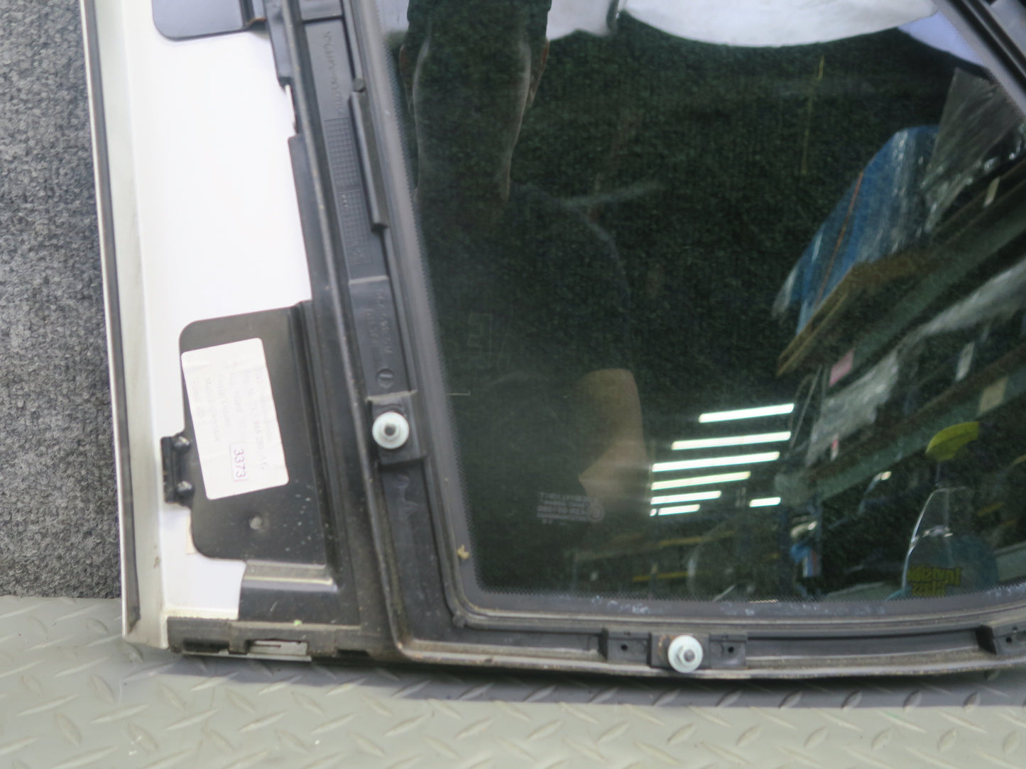 2003-2006 Porsche Cayenne 955 Rear Right Quarter Glass Window