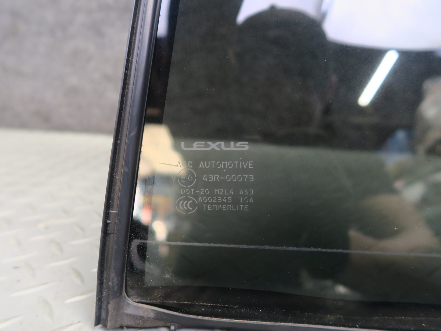 2008-2011 Lexus URJ201L LX570 Rear Right Pass Side Door Vent Glass Window