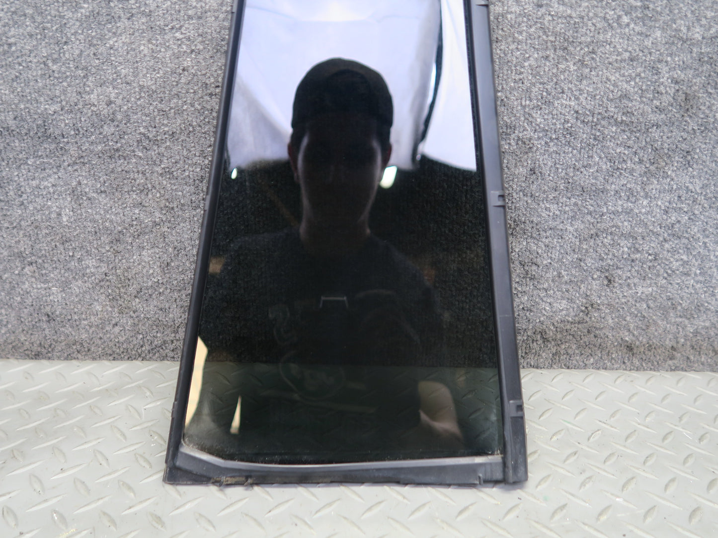 2008-2011 Lexus URJ201L LX570 Rear Right Pass Side Door Vent Glass Window