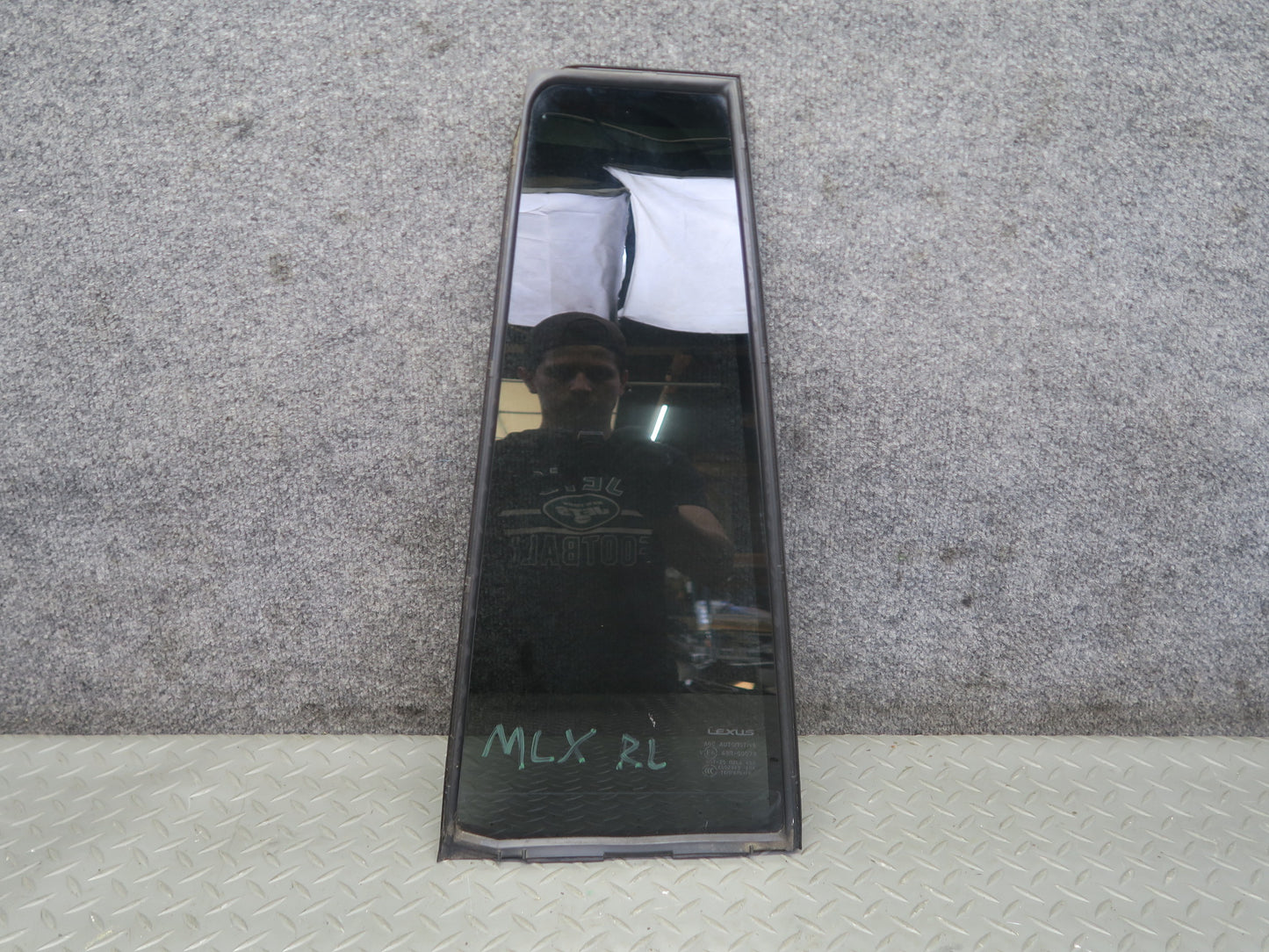 2008-2011 Lexus URJ201L LX570 Rear Left Driver Side Door Vent Glass Window