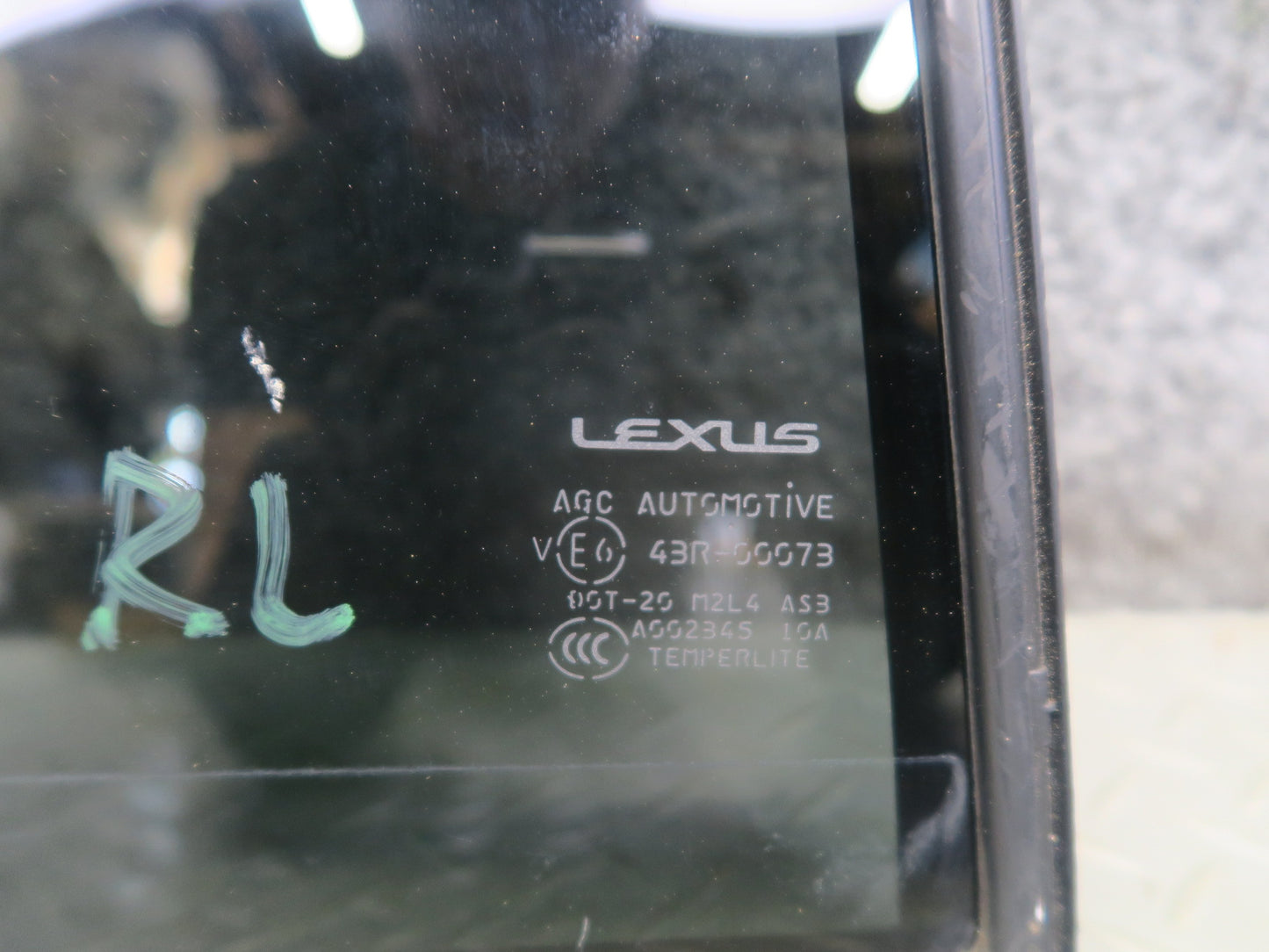 2008-2011 Lexus URJ201L LX570 Rear Left Driver Side Door Vent Glass Window