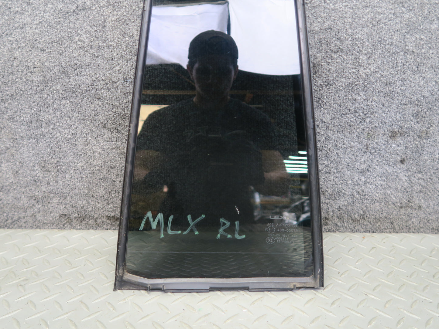 2008-2011 Lexus URJ201L LX570 Rear Left Driver Side Door Vent Glass Window