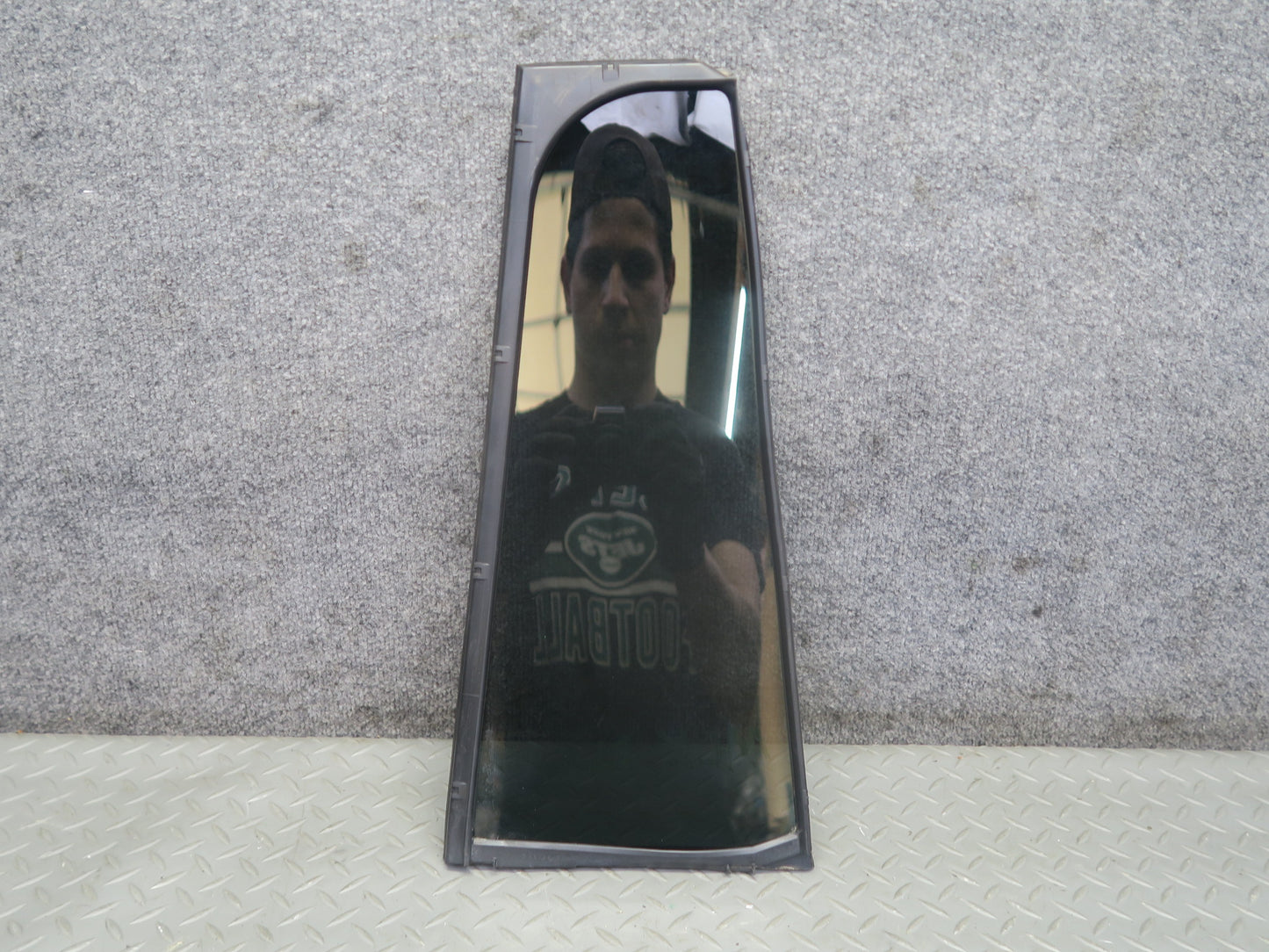 2008-2011 Lexus URJ201L LX570 Rear Left Driver Side Door Vent Glass Window